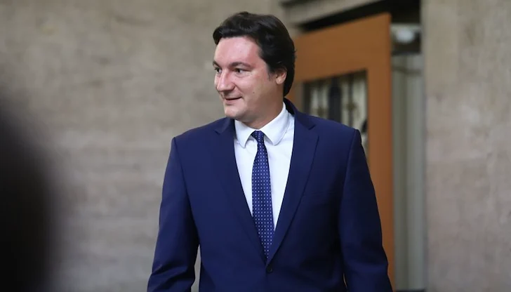 Социалистите приеха и предложението за прекратяване правомощията на досегашния председател Атанас Зафиров Социалистите приеха и предложението за прекратяване правомощията на досегашния председател Атанас Зафиров