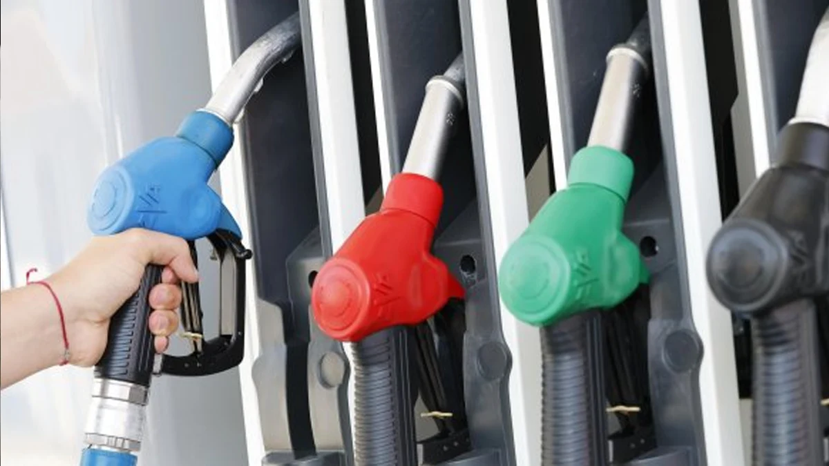 Цените на бензина и дизела спаднаха с 1-2 евроцентаЦените на