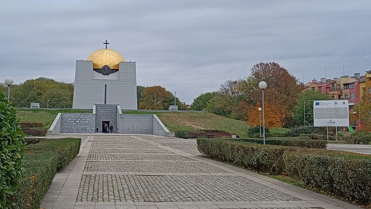 Тържественият строй и молебенът започват точно в 11:30 часа този