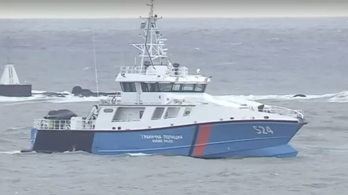 Местните жители обхождат брега, докато въпросите за координацията на институциите