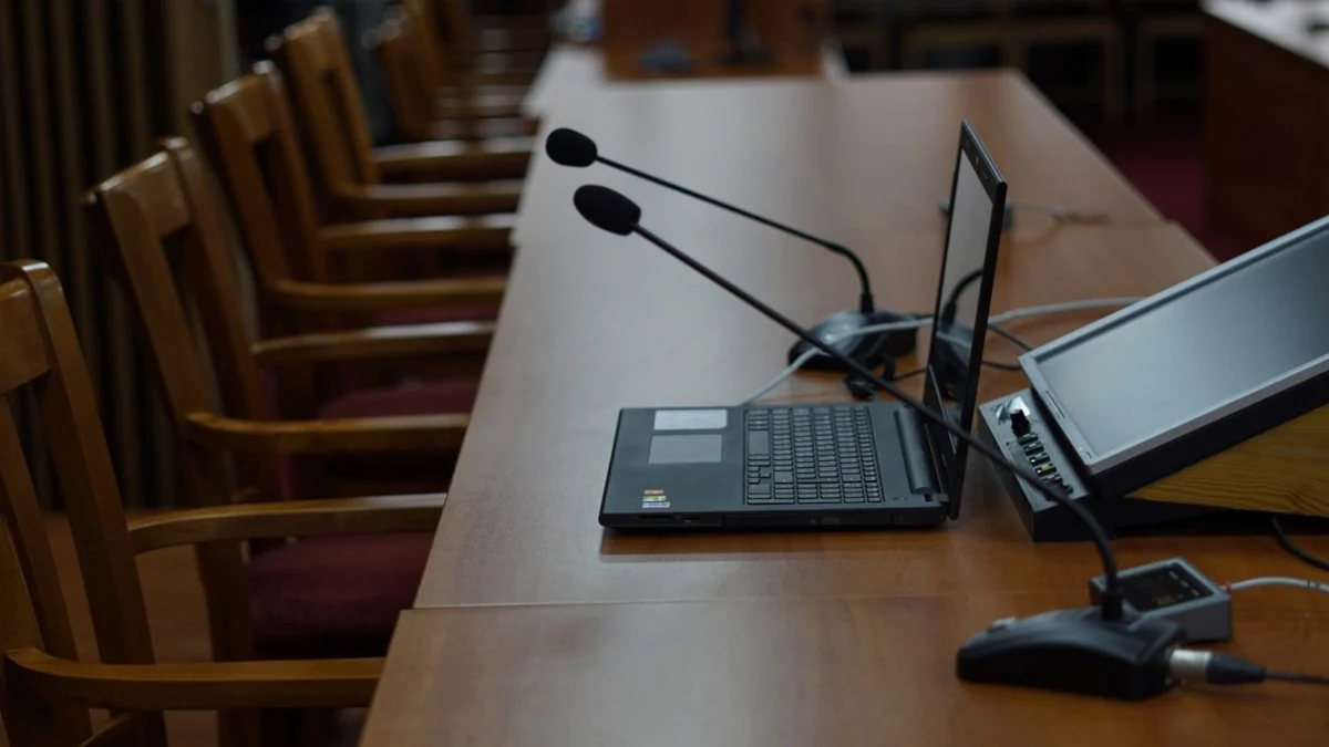 Извънредна сесия решава бъдещето на проекти за милиони евроПостоянните комисии