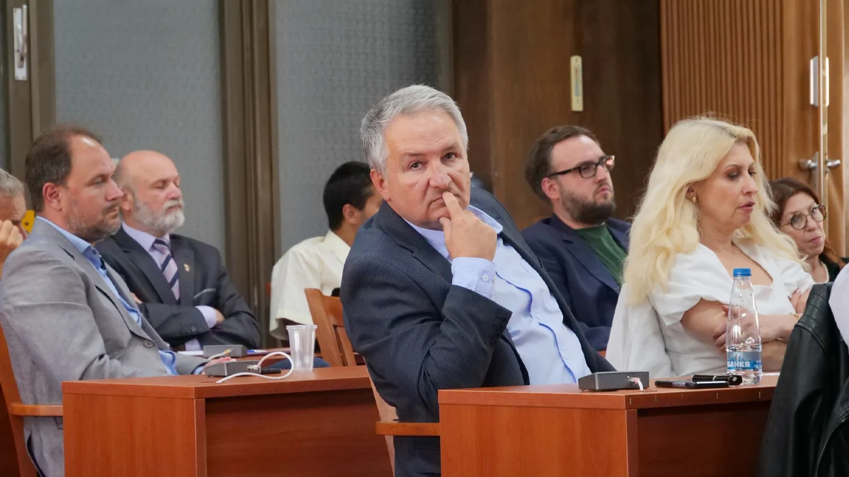 Аргументът паркингът бил хубав и можело да го използваме за