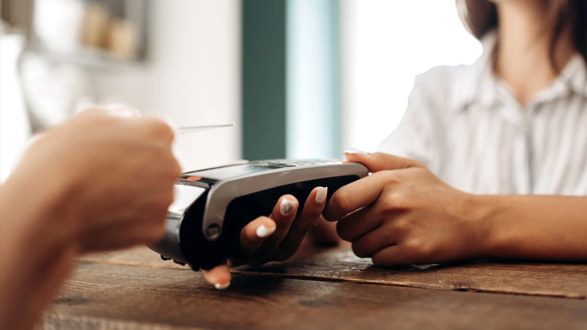 30-годишната жена е похарчила 40 леваСлужители на Второ районно управление