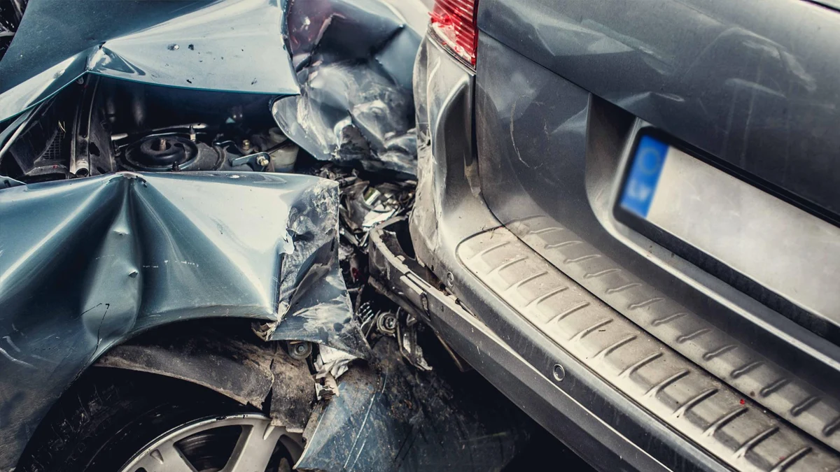 24-годишен водач навлезе в насрещното и предизвика челен сблъсъкТежко пътнотранспортно