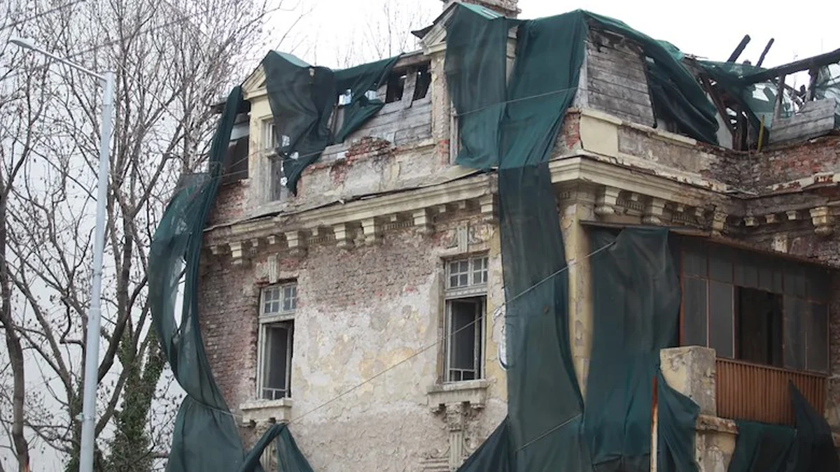 Общината твърди, че притежава имота, макар да гласува милиони за