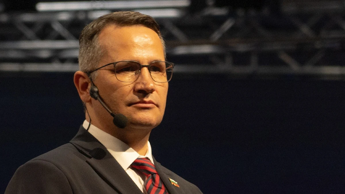 Според политика службите създават психоза, за да скрият липсата на