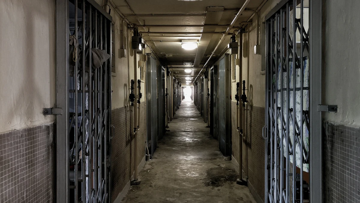 Острата липса на места принуждава властите да търсят платформи и