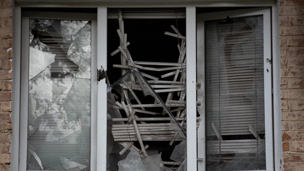 Извършителят е нанесъл щети за над 600 евро на имот