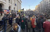 Близките на жертвите от "Петрохан" излязоха на протест