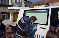 Четвъртокласници от Русе търсиха отпечатъци с криминалисти