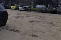 "Кратери" и прах на паркинг до Второ РУ мъчат русенци