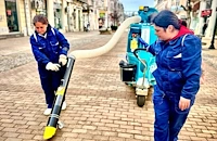 Русе бори тоновете строителна кал с ръчна прахосмукачка