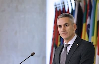 Андрей Гюров: Политици се опитват да търгуват с националните интереси