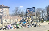 Сметовоз изсипа горящ боклук на булевард "Бозвели"