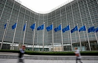 Брюксел търси спешни мерки срещу скъпия ток