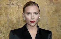 Скарлет Йохансон се появи без грим в Ню Йорк