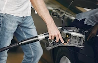 Горивата задържат цените си въпреки световния конфликт