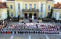 Клуб "Нашенци" представи танци от Северна България на фестивал в Ямбол