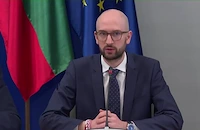 Кабинетът вдига заплатите на транспортните и пощенски служители