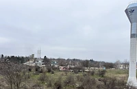 Сметище превзе поляната до водната кула в квартал "Дружба"