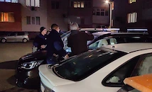 Летящи отломки от дограма удариха 13 автомобила след взрива в Русе