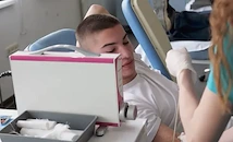 Оцеляло след екстремно селфи момче стана кръводарител