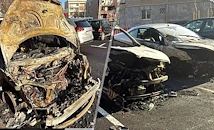 Подпалиха три коли в Казанлък