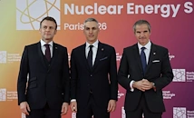 Световни лидери чертаят ядреното бъдеще в Париж