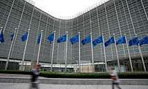 Брюксел търси спешни мерки срещу скъпия ток