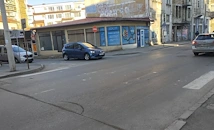 Изтрита пешеходна пътека застрашава ученици в Русе