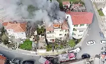 Огнеборци гасят 4-етажна къща в Свети Влас