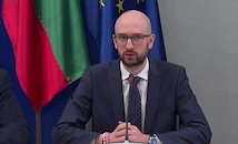 Кабинетът вдига заплатите на транспортните и пощенски служители