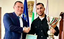 Пенчо Милков награди шампиона Радослав Росенов