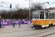 Работниците в транспорта настояват за по високи заплатиНад 1000 служители в