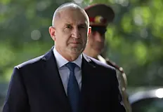 Бившият държавен глава повежда предизборната си обиколкаБившият президент и настоящ