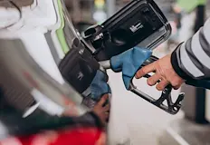 Иран пропусна 10 танкера през Ормузкия проток като жест на