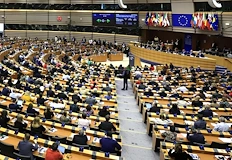 Двама души отпадат от черния списък на Европа след политически