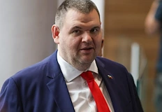 Лидерът на ДПС обвини служебните министри в активно мероприятиеВ държавата