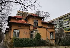 Близо 34 процента от сънародниците ни се бутат в тесни