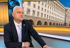 Партийни симпатизанти обсадиха районното управление след арест за купуване на
