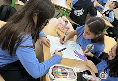 Децата се учат да разпознават фалшиви новини чрез дебатиНад 400
