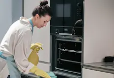 Сода и оцет заместват скъпата химия в кухнятаПочистването на фурната