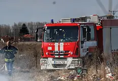 Горяха жилище и лек автомобил – няма пострадалиОгнеборците във Ветово