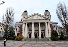 Младежите влизат в салона на преференциални цениНародният театър Иван Вазов