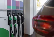 Правителството сложи таван на надценките и ограничи износа на дизелРумъния