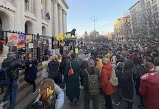 Роднините настояват за достъп до експертизите докато министрите дават обяснения