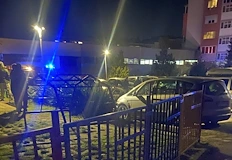 Експлозията в квартал Чародейка увреди и паркирани автомобилиЖена пострада при