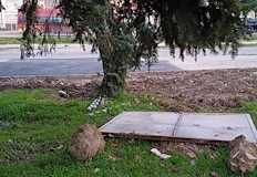 Граждани недоволстват от захвърлени табла и липсващи колчетаНемарливо завършен ремонт