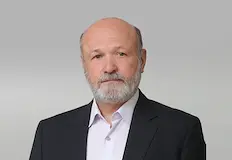 Дългогодишният директор на МГ Баба Тонка разби порочната система на