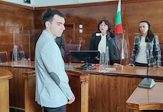 Младежът премаза с колата си трима мъже при гонка в